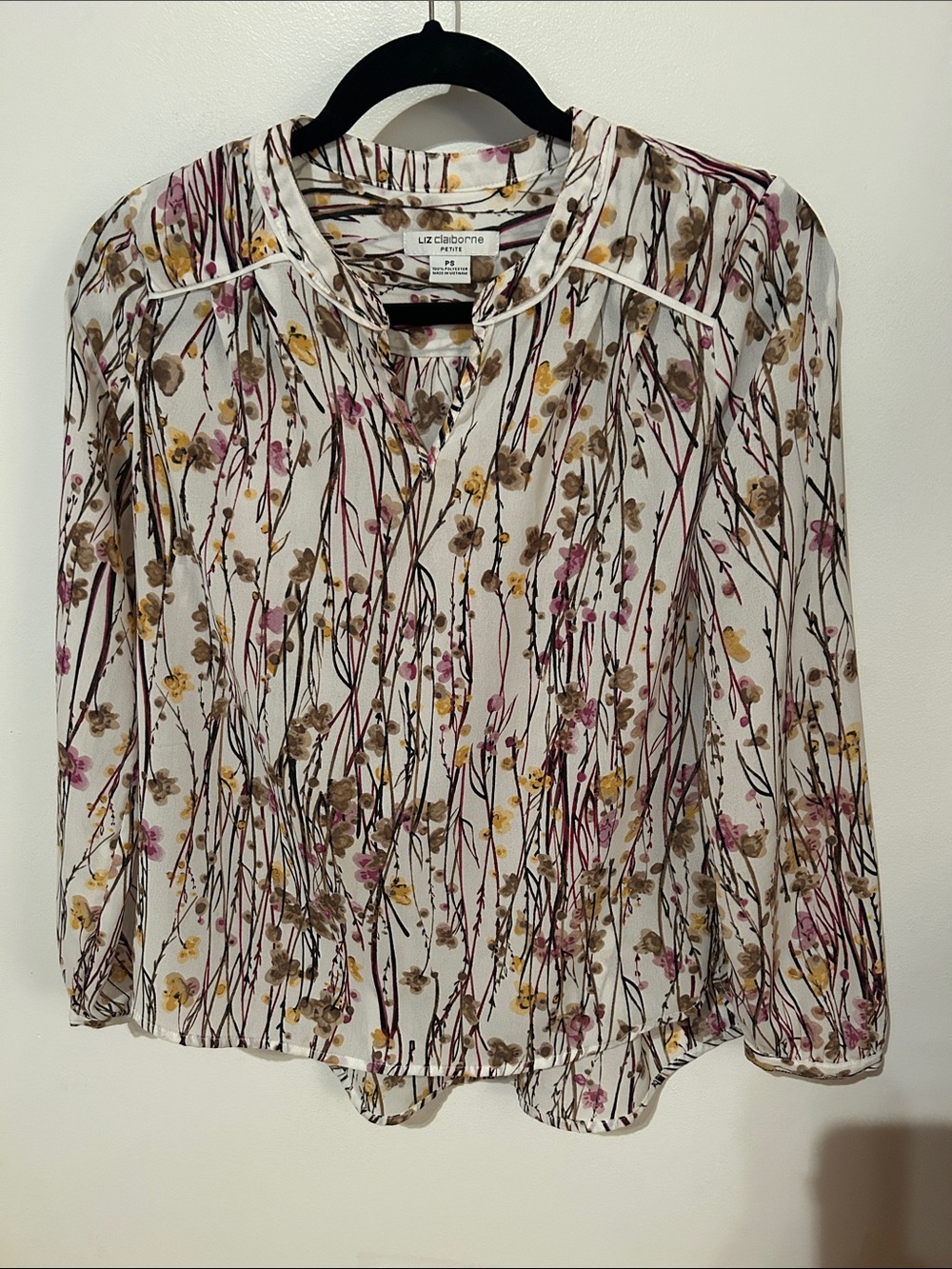 Liz Claiborne Cream Floral Button-Front Long Sleeve Blouse